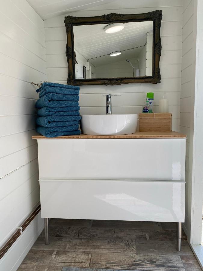 Hotel Secret Garden Glamping Lymington Esterno foto