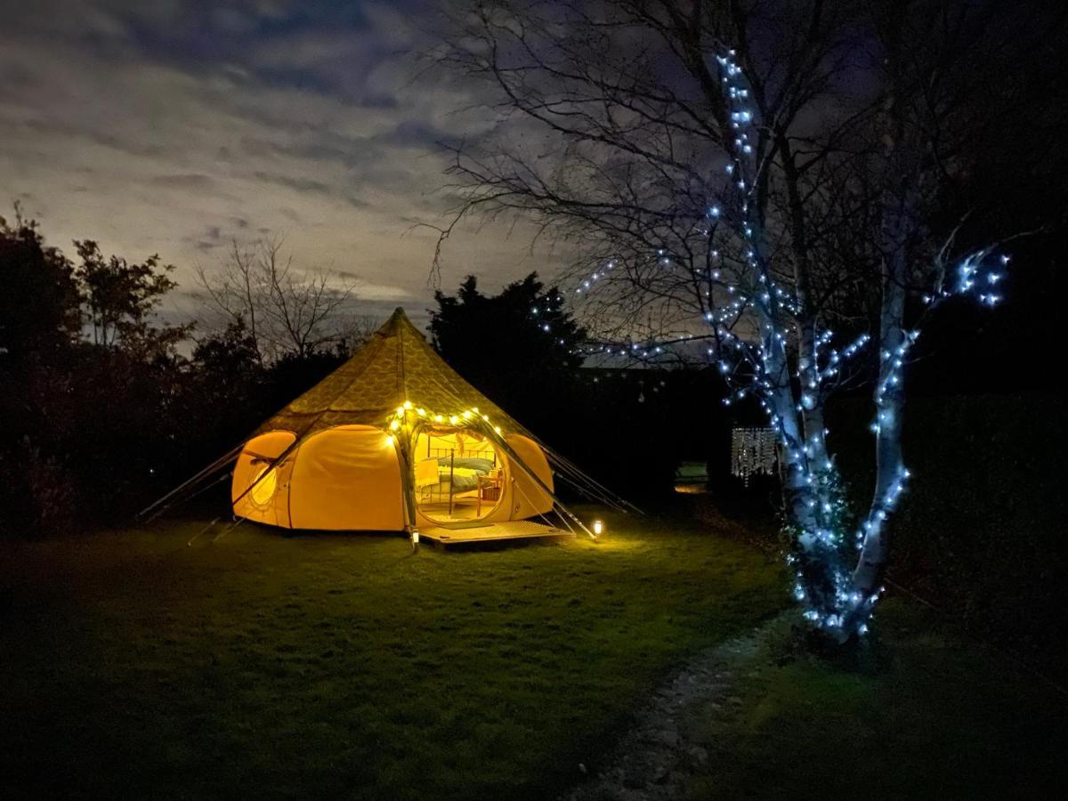 Hotel Secret Garden Glamping Lymington Esterno foto