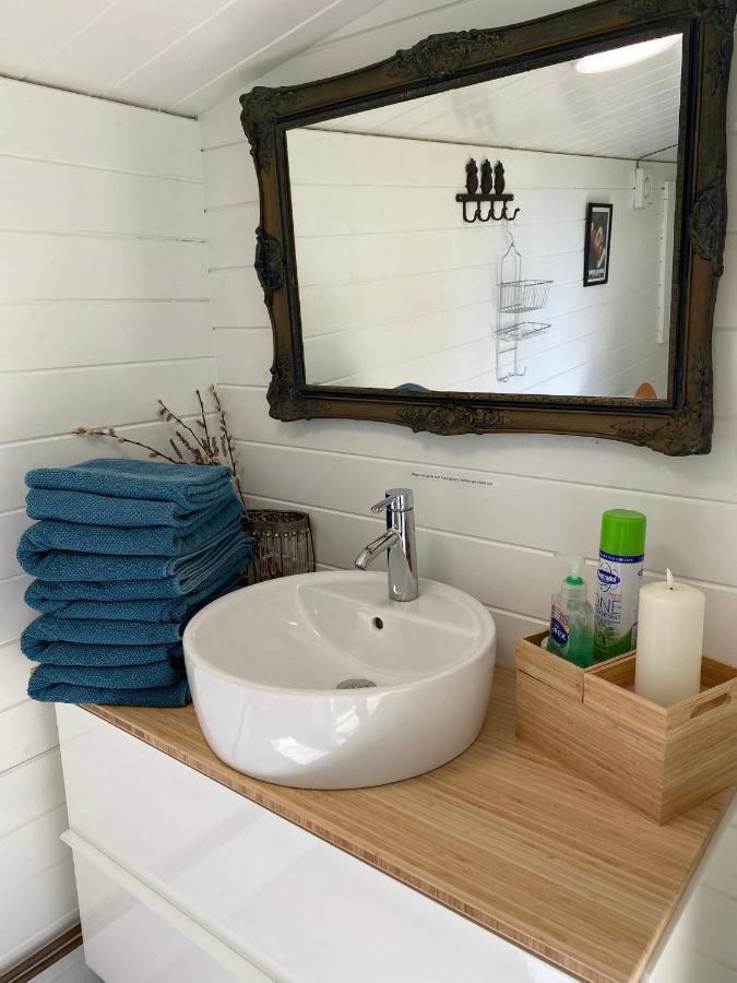 Hotel Secret Garden Glamping Lymington Esterno foto