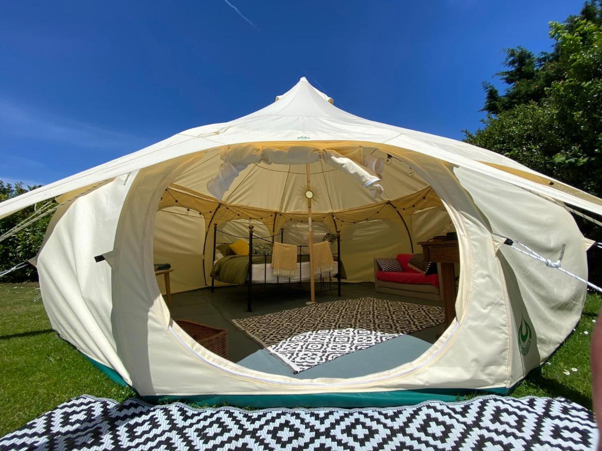 Hotel Secret Garden Glamping Lymington Esterno foto