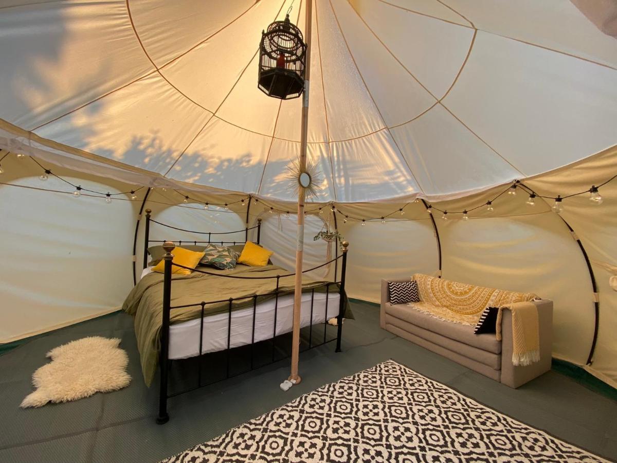 Hotel Secret Garden Glamping Lymington Esterno foto