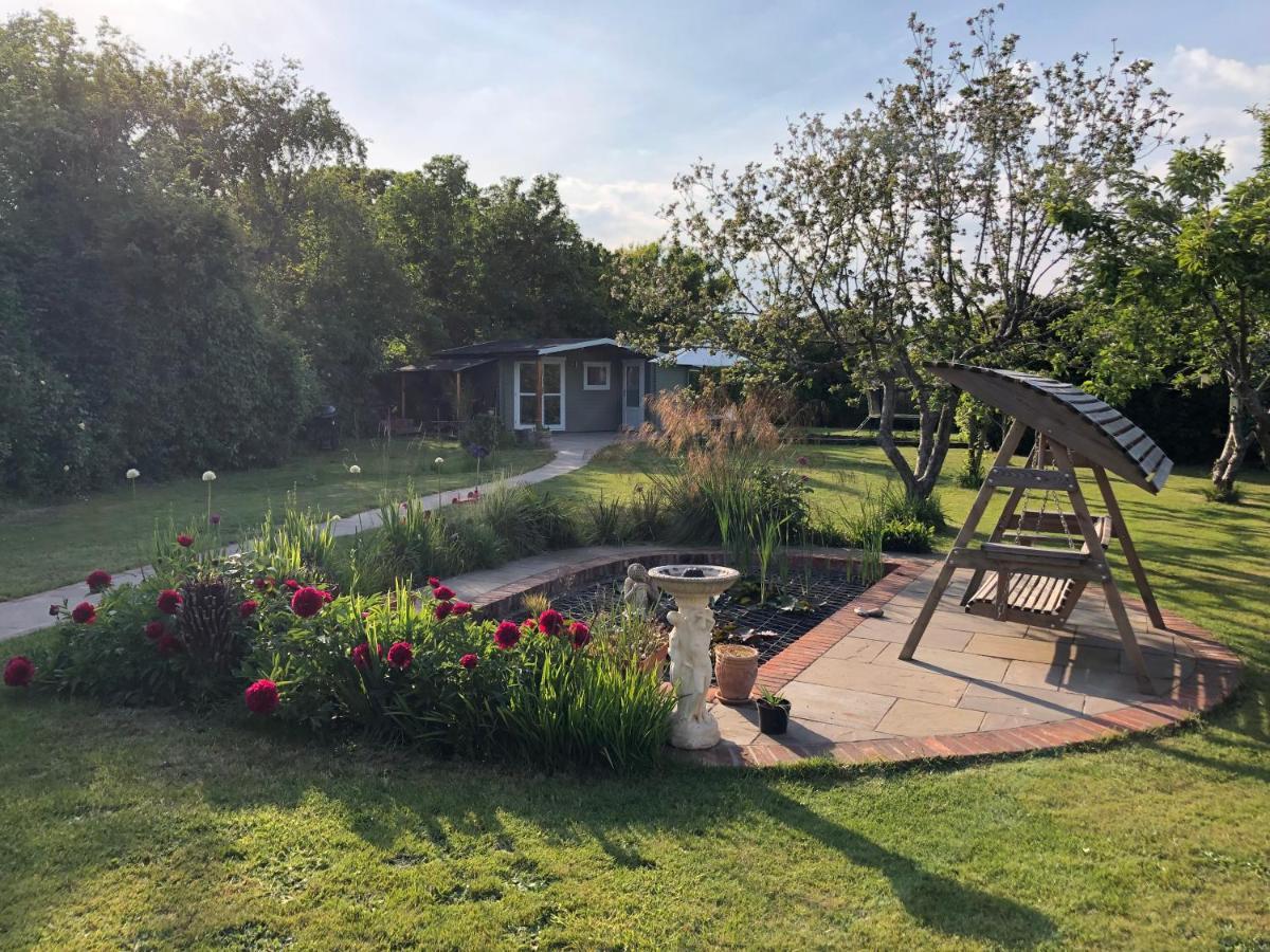 Hotel Secret Garden Glamping Lymington Esterno foto