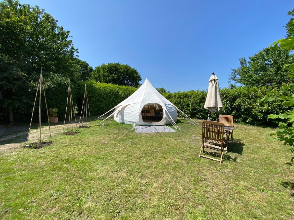 Hotel Secret Garden Glamping Lymington Esterno foto