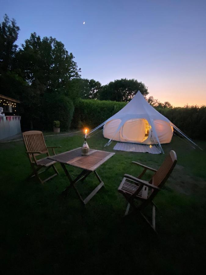Hotel Secret Garden Glamping Lymington Esterno foto